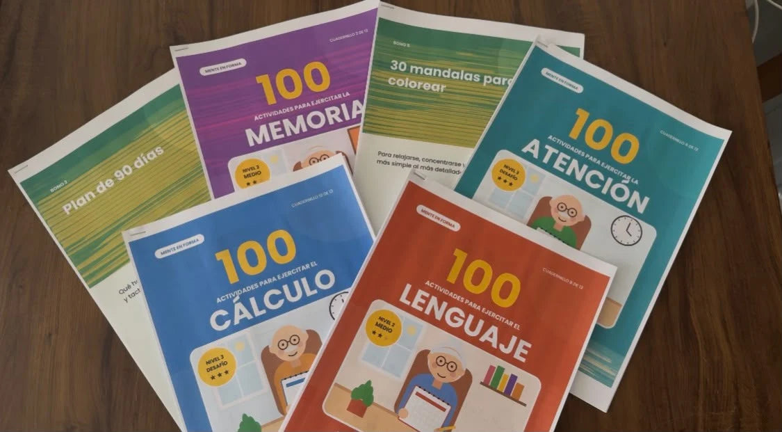 Los cuadernillos y bonos impresos sobre la mesa